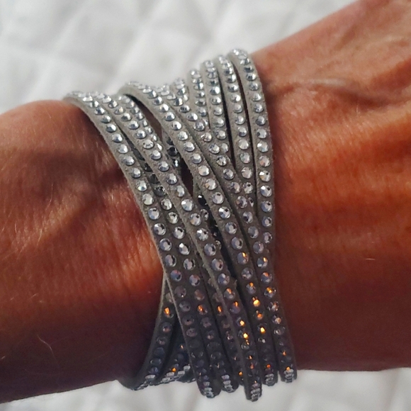 Swarovski suede wrap bracelet - Picture 1 of 4